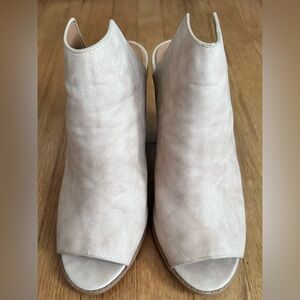 Qupid Women’s Cream Peep-Toe Mules